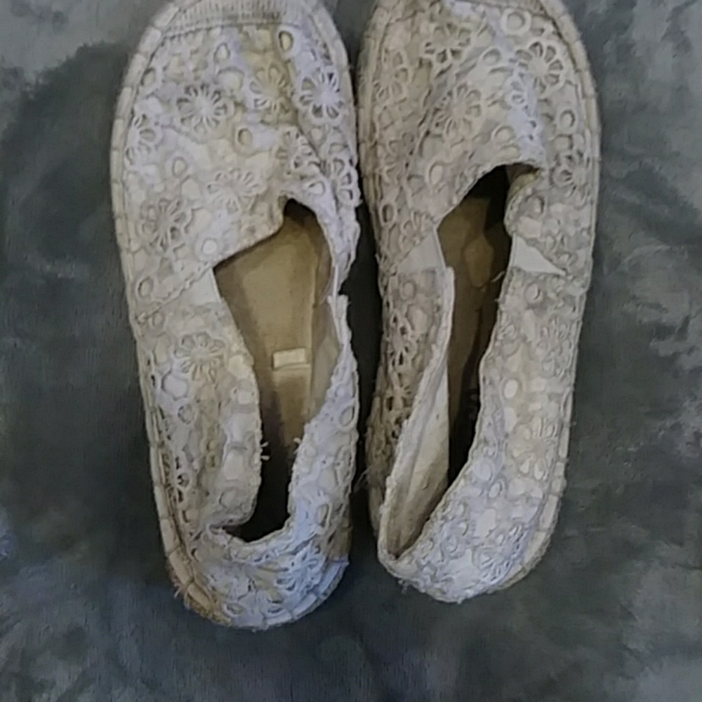 Pair of white cute sneakers size 3